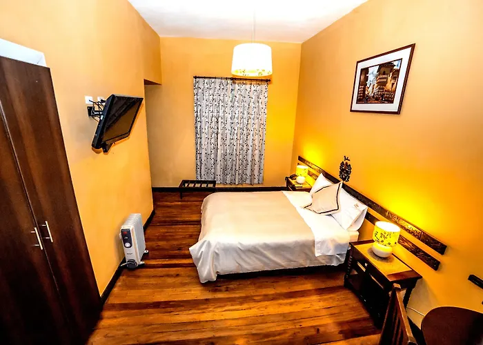Yabar Plaza I Hotel