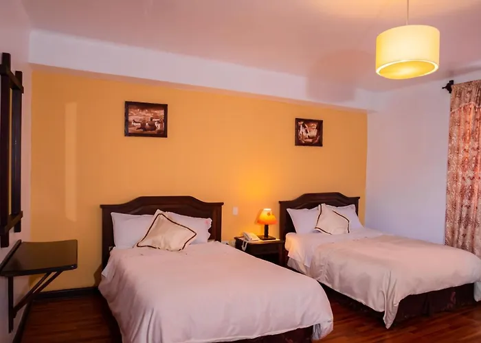 Yabar Plaza I Hotel 3*